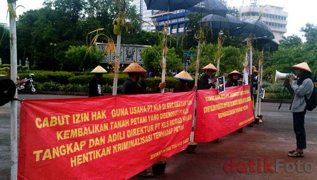Petani Banggai Tuntut Hak Atas Tanah di Istana