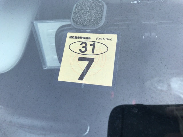 車検シールの位置に決まりはある 貼らないと罰則になるのか 自動車メンテナンスお役立ち情報blog
