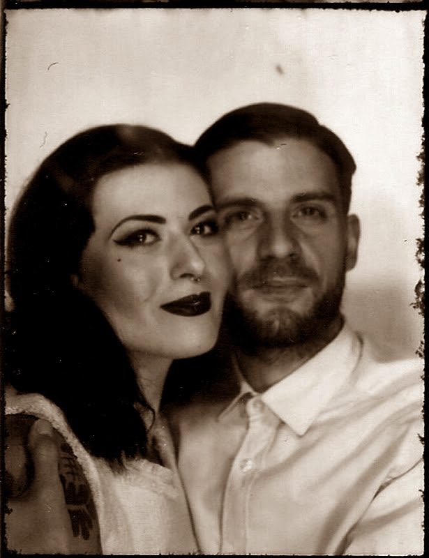 VINTAGE_PHOTO_LOVE_COUPLE_PHOTOAUTOMAT_BERLIN_NEUKOELLN_HERMANNPLATZ_LIEBE_40S_50S_HAIR_MAKE-UP (2)