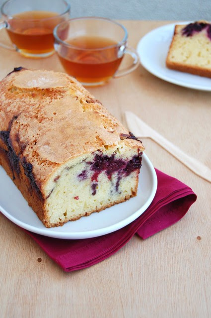 Pastel vasco with blackberry compote / Pastel vasco com geléia de amora