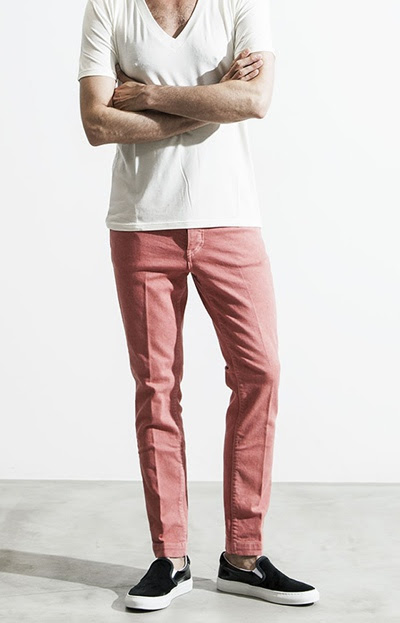 ピンクパンツでお洒落な着こなし コーデで使えるメンズピンクボトム