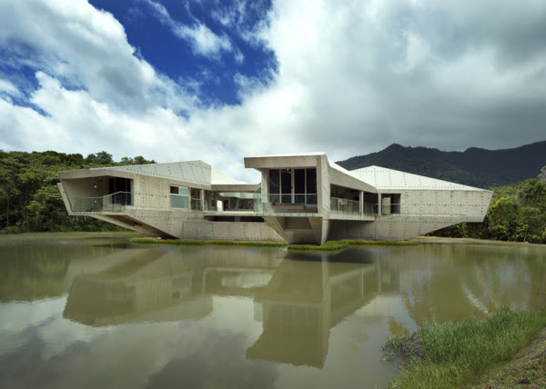 Stamp House – консольный дом над озером от Charles Wright Architects