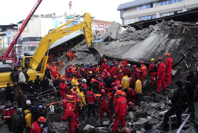 Evakuasi Korban Gempa Turki