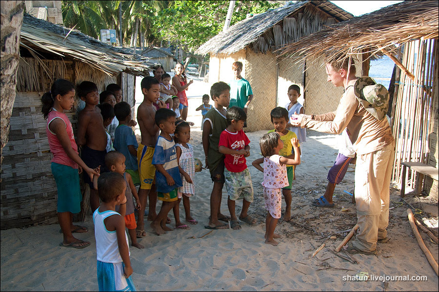 Philippines. Island dreams. Four tourists and Tanduay Филиппины. Острова мечты. Четыре туриста и Тандуай