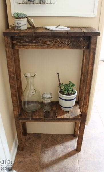 How to turn a pallet into a console table by Curb to Refurb featured on Remodelaholic