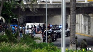 General view of the scene where 35 bodies were found at the Adolfo Ruiz Cortinez Blvd in Boca del Rio municipality, Veracruz State, Mexico, 20 September 2011