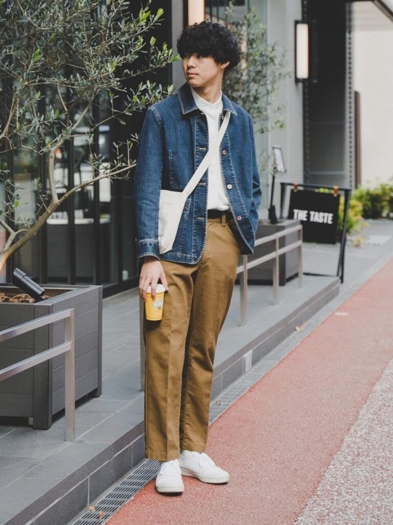 シャツ 白 のメンズのコーデ 人気の白シャツを紹介