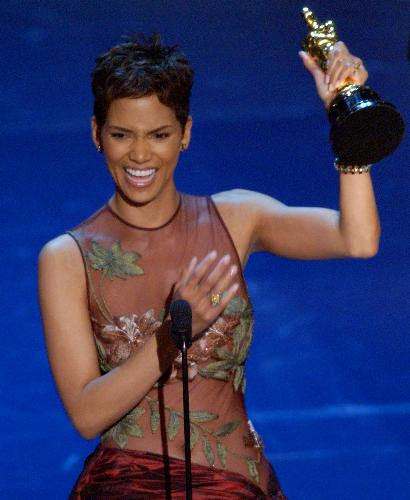 halle berry hair. Halle Berry 2002 Oscar Win