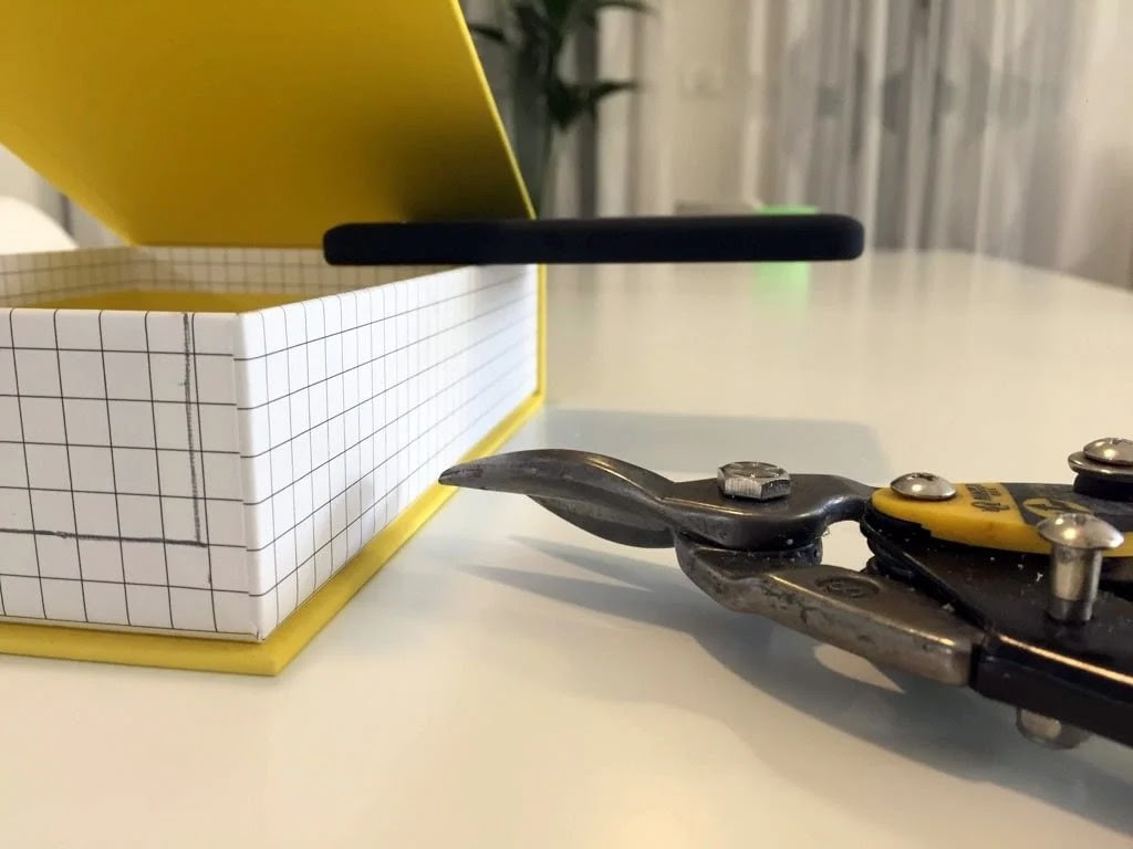 Kids art display box: 10 min hack to store & show your kids art