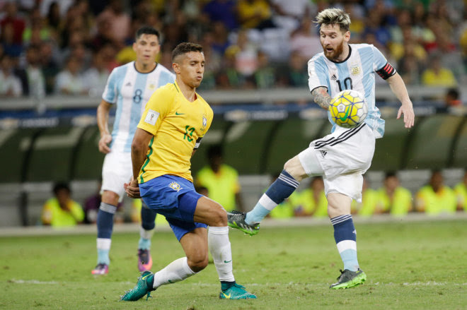 Messi bất lực trong thảm bại của Argentina - ảnh thể thao