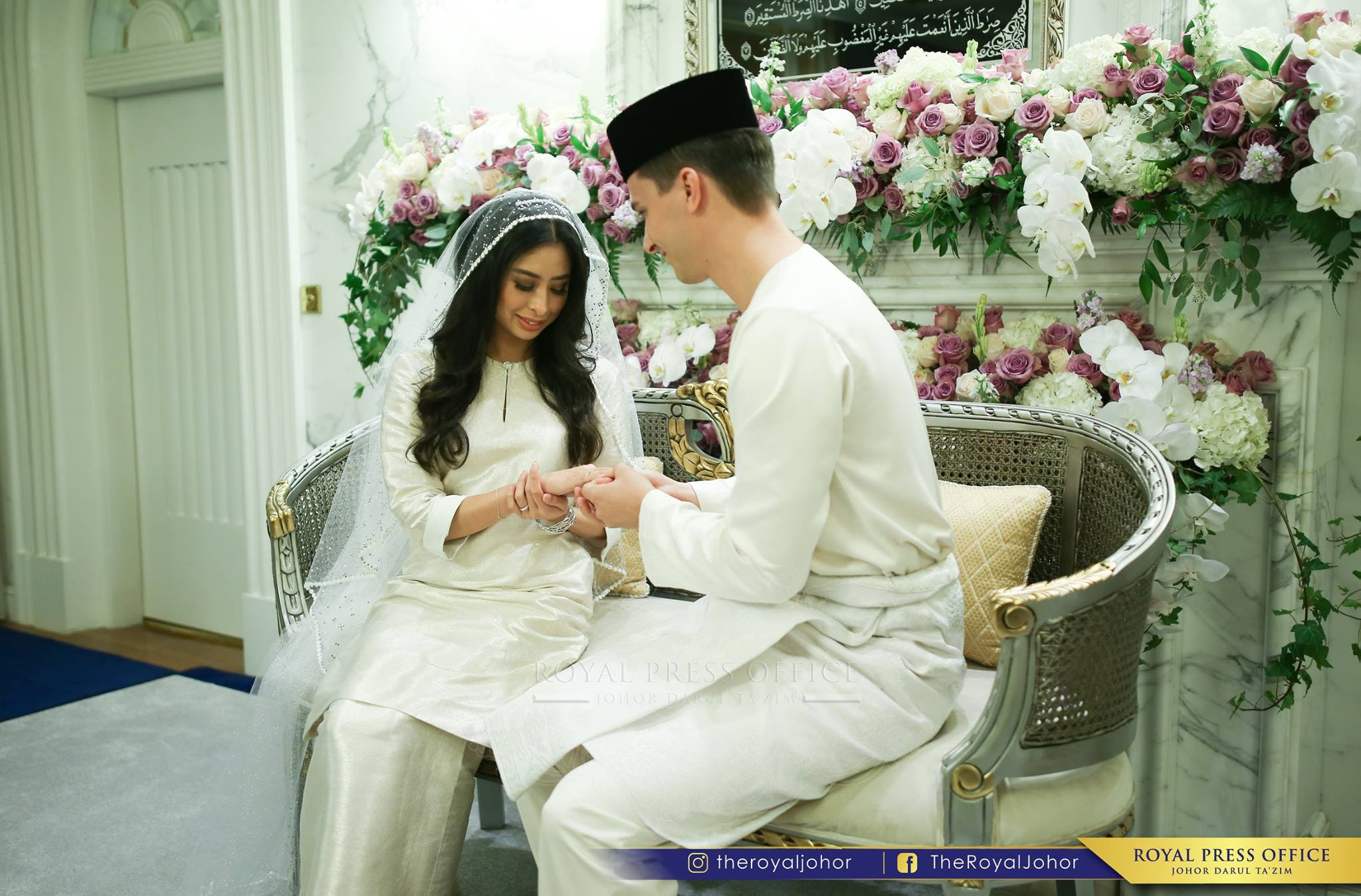 Baju Kurung Tunku Tun Aminah Ini Direka Beliau Sendiri Dan Baju Kurung Tunku Tun Aminah Ini Direka Beliau Sendiri Dan