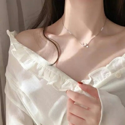 超拽露锁骨女生头像不露脸的个性露锁骨头像女高清部位 女生头像 美头网