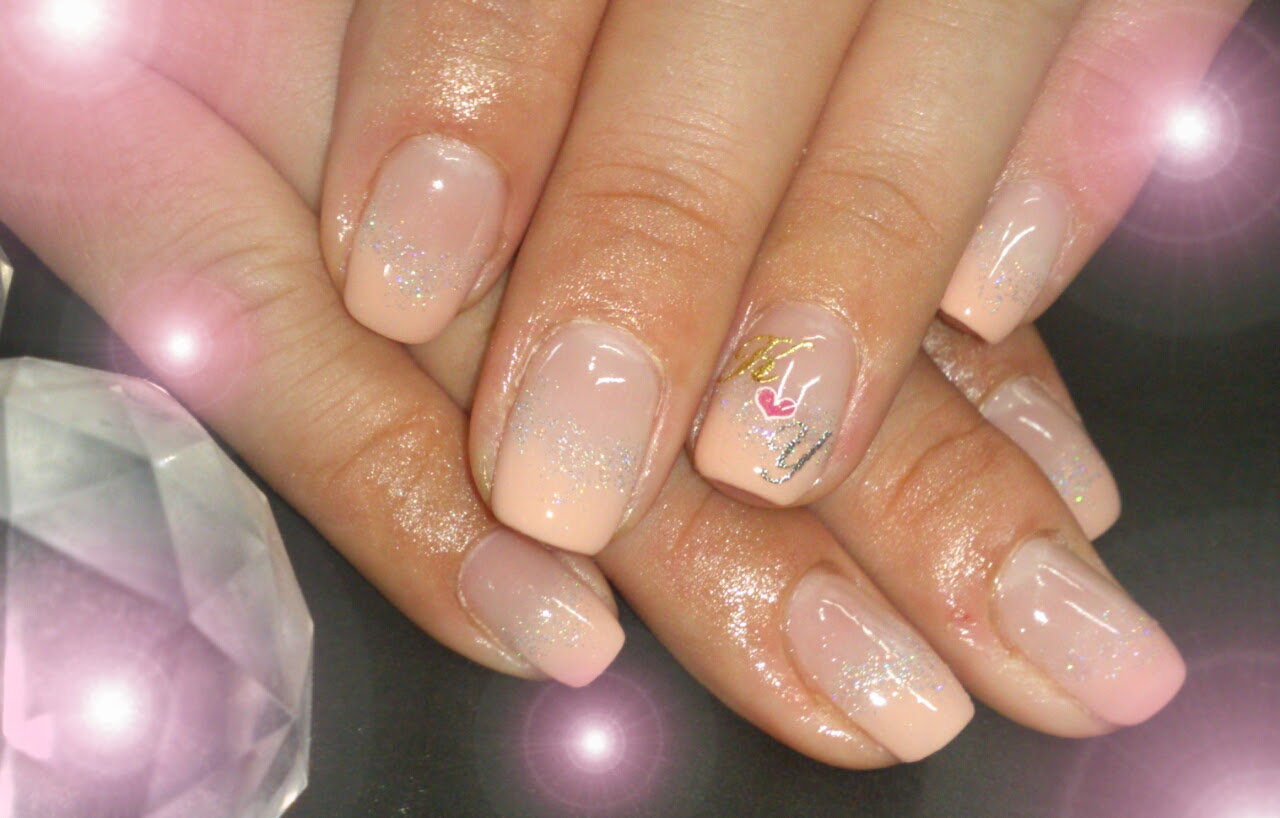 ｆｌｅｕ ｎａｉｌブログピンクベージュのグラデーションにイニシャル