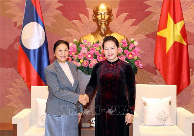  Chủ tịch Quốc hội Nguyễn Thị Kim Ngân hội kiến Chủ tịch Quốc hội Lào - Ảnh 1.