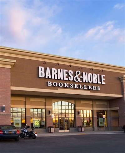 Barnes & Noble Inc: A Cozy And Chic Reading Room Design