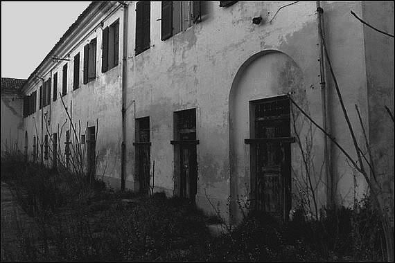 senza soldati-caserma abbandonata-occhio fotografico-csj fotografia