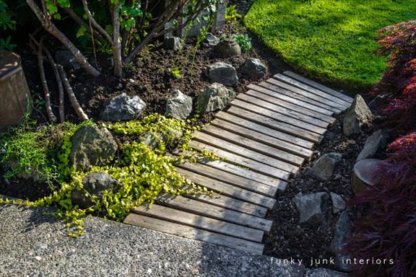 Build Your Pallet Walkway Path | Pallet Furniture Plans