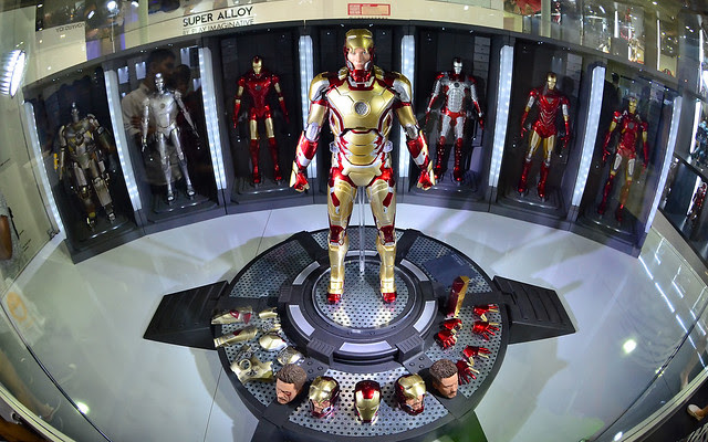 Play Imaginative Hall of Armor