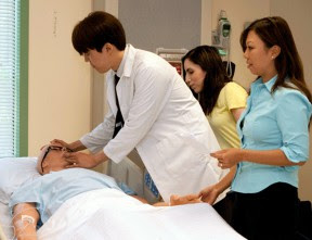 CSUN nursing students practice their skills on a mannequin in the university’s nursing lab. CSUN Photo by Jenny Donaire.