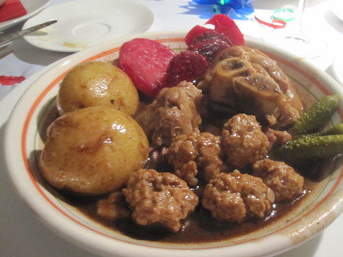 Ragoût de pattes de cochon with roasted beets and cornichon
