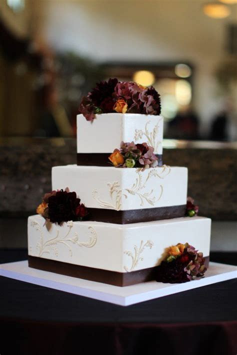 Ring to flaunt while engaged, on your special day and till death do you part. 15 Fall Wedding Cake Ideas You May Love - Pretty Designs