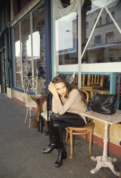 Angelina Jolie In 1994 (17 pics)