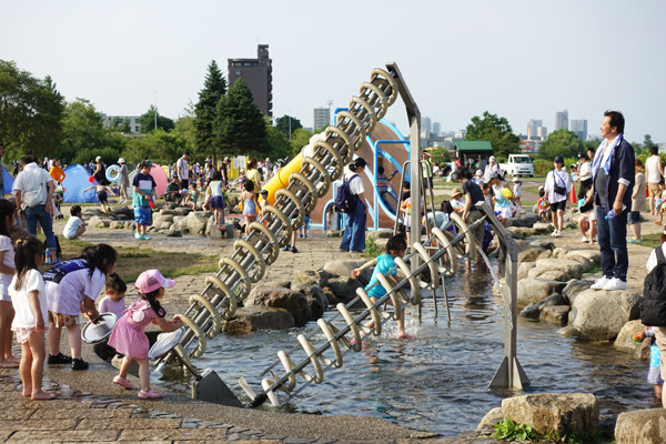 1歳の幼児でも遊べる 19豊平川ウォーターガーデン無料で水遊び いいねtweet