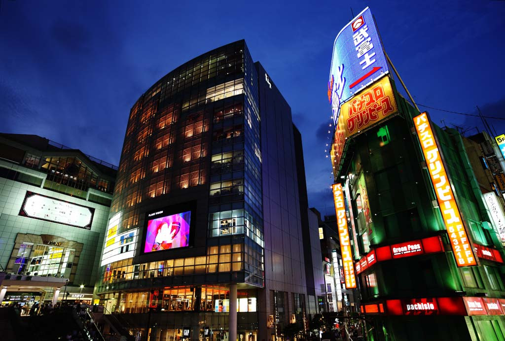 ゆんフリー写真素材集 No 6128 新宿駅の夕暮れ 日本 東京