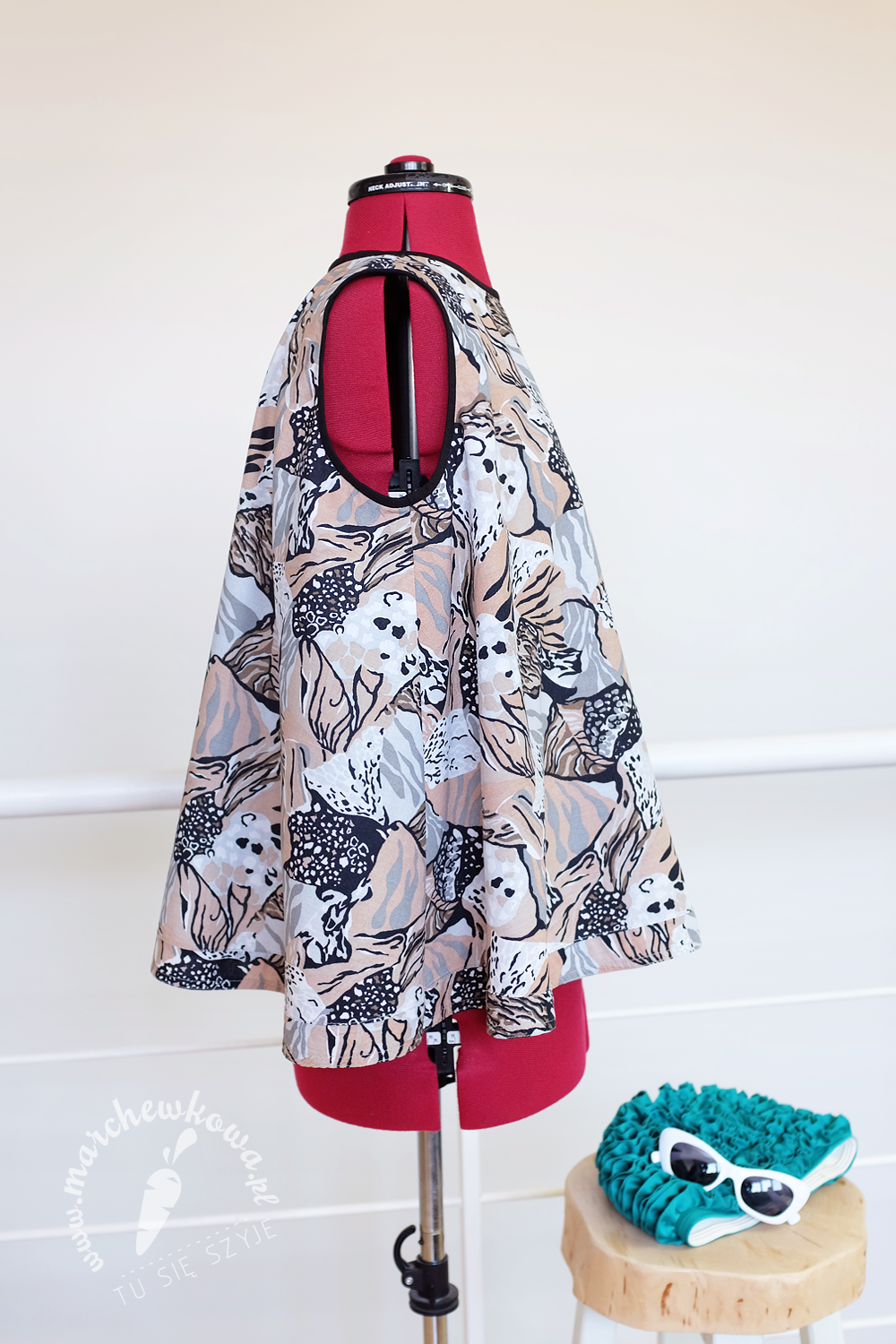 blog, marchewkowa, szycie, krawiectwo, bluzka z połowy koła, Vogue, 1950s, bawełna, sewing, vintage, retro, DIY, handmade, half circle blouse, cotton, wrocław szyje, repro