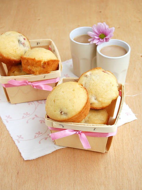 Rhubarb white chocolate muffins / Muffins de ruibarbo e chocolate branco