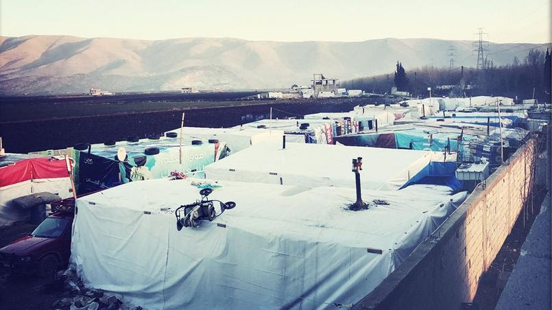 Au loin, on aperçoit la chaine de l'Anti-Liban, la frontière avec la Syrie, fermée depuis janvier 2015. Crédit: Sandra Conan.