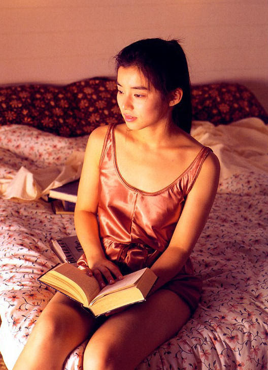 石田ゆりこ セクシー画像