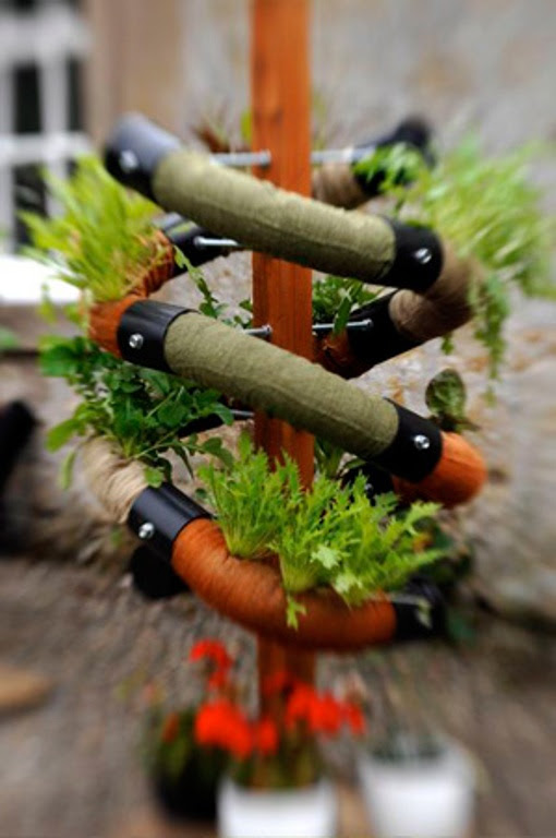 Space-Saving Solution To Grow Herbs In Your Garden | DigsDigs