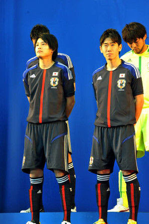 サッカー日本代表の新ユニフォームがダサすぎると話題に ７５３ だららだ