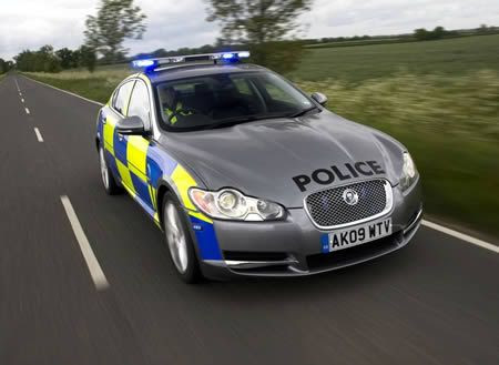 gambar 10 Mobil Polisi Terkeren di Dunia
