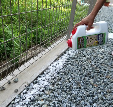 建物の周囲に散布して屋内に侵入してくる不快害虫の駆除 または侵入を防止する虫除けパウダームシロック粉剤の通信販売 テクノ株式会社