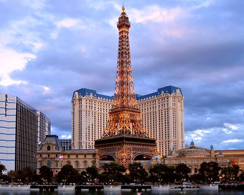 vegas hotels paris. Vegas: Hotel Paris. It was November, cold, windy and about to pour.
