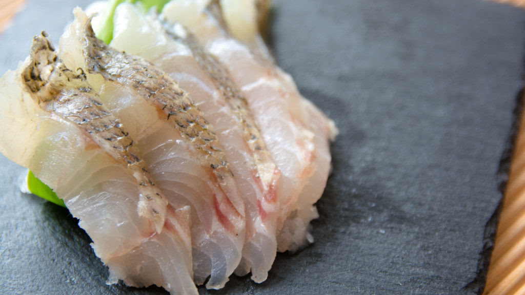 スズキというお魚 旬 値段 食べ方を魚屋がご紹介