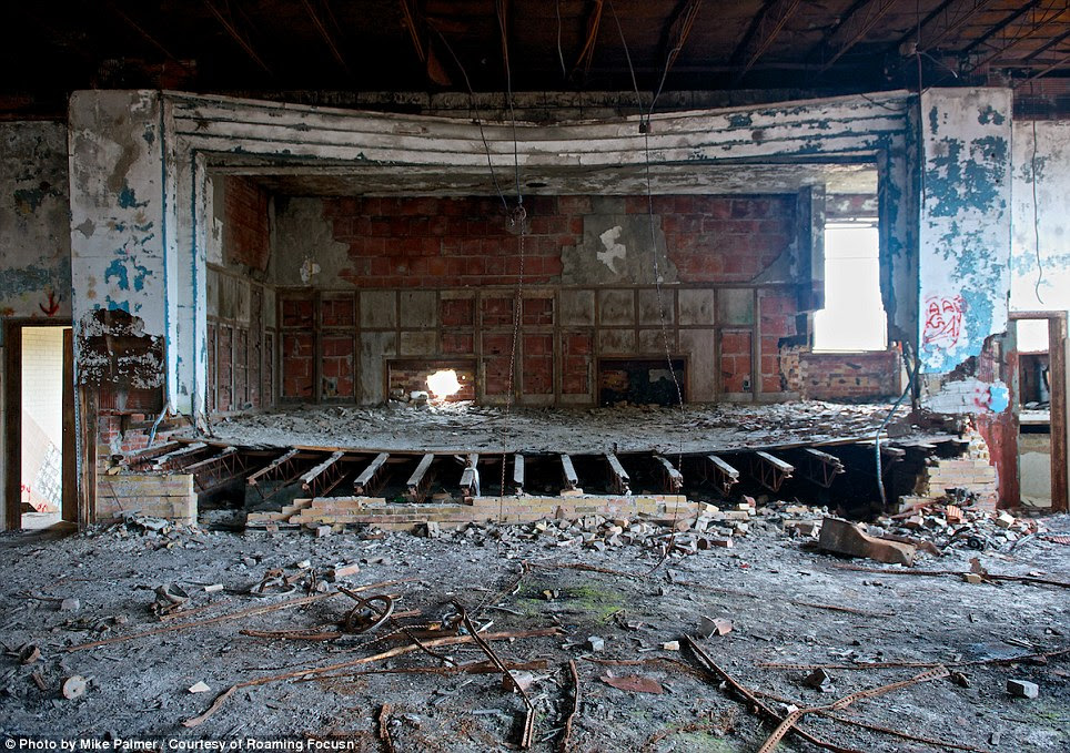 Blighted: All the surroundings are scuffed, cracked or blanketed with moss, with rotten wooden beams jutting out of the floor like ribs