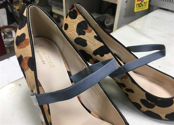 パンプス サンダルのストラップ取り付け 後付け
