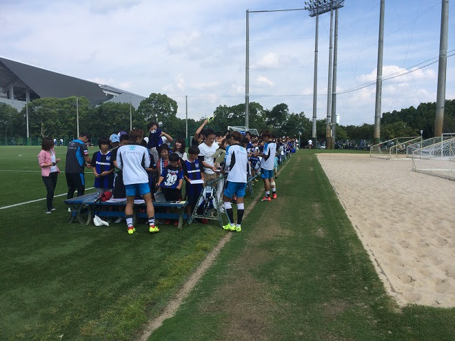 G大阪 練習場に1 000人超のファンが来場し 臨時のファンサービス対応ゾーン設置 遠藤保仁もしっかり対応