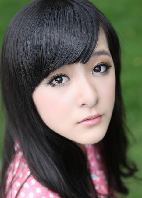 童星徐娇14岁萌照曝光 娇俏可人小淑女 - 时尚资讯 － 童装加盟网