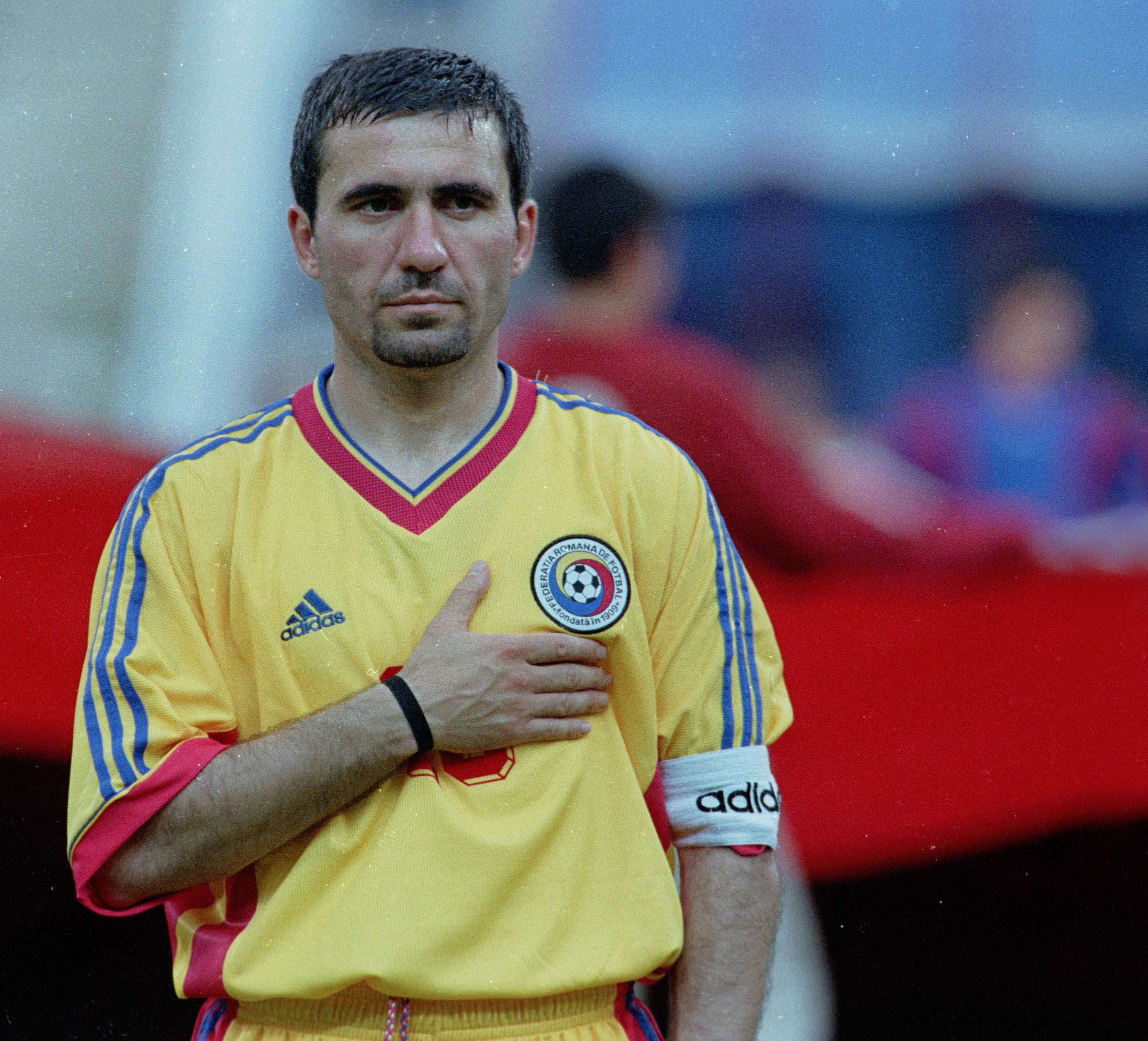 Gheorghe Hagi este cu şase ani mai tânăr decât hotelul lui ...