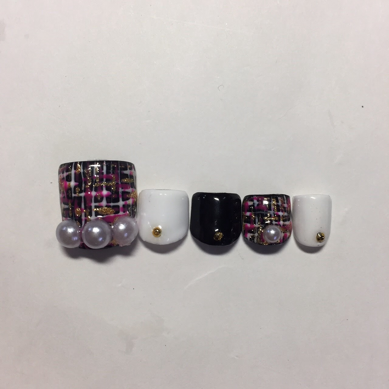 ツイードフットネイル ディアマンローズ まつげエクステサロン