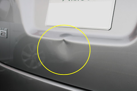 車をバックしててぶつけた こすった ヘコミや傷の修理お任せください デントリペア ウインドリペア専門店 大阪 交野市のデントスマイル 京都 奈良 滋賀 兵庫からでも日帰り修理可能