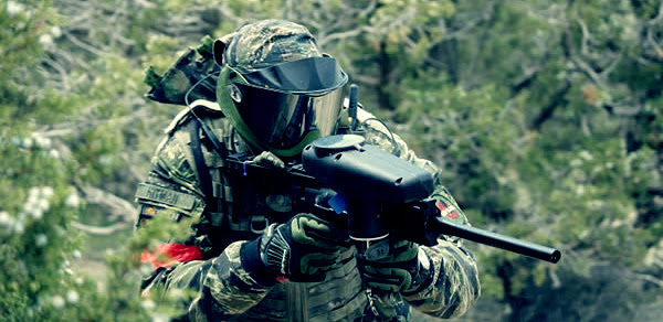 tippmann paintball gun player