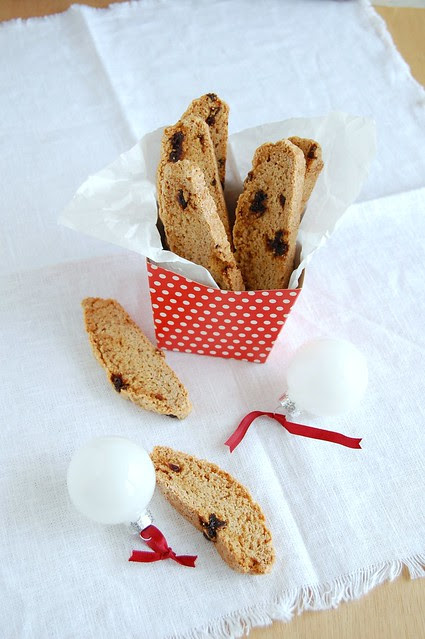 Cinnamon and cherry biscotti / Biscotti de canela e cereja