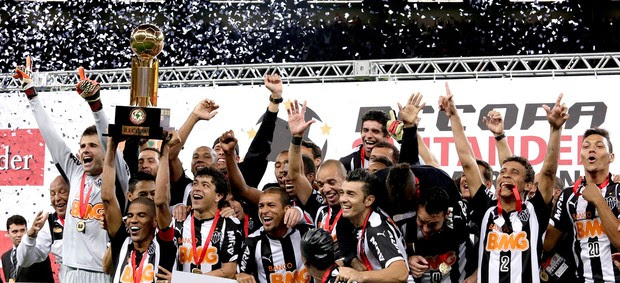 Atlético-MG campeão da Recopa taça (Foto: AP)