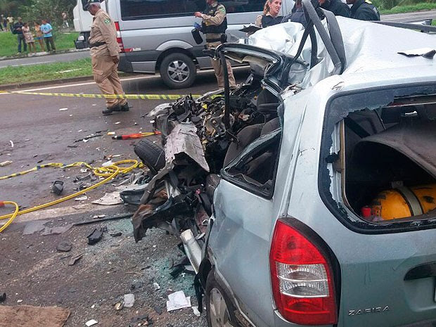 Acidente na BR-324, em Candeias, Bahia (Foto: Rafael Teles / G1)