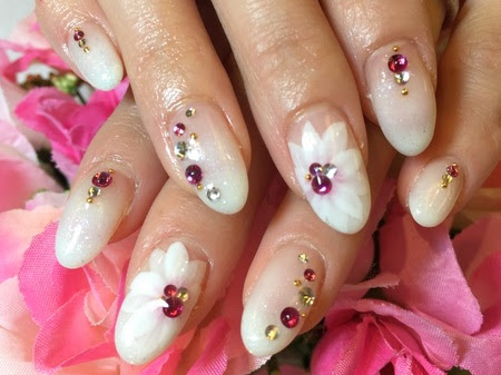 15 春ネイル オールホワイトの大花柄ネイルデザイン ブライダルネイル ファストネイルプラス大宮店 多田 ネイルサロンfastnail Plus大宮店のネイリスト 多田菜月実のネイルブログ